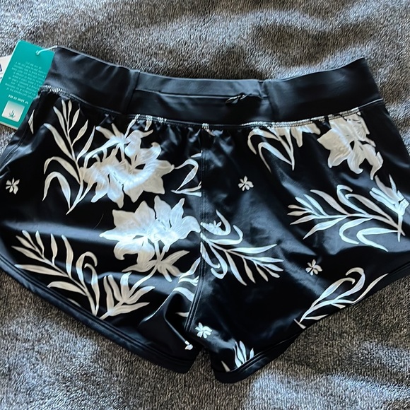 NWT Roxy Swim Technical Shorts sz S - Picture 5 of 7
